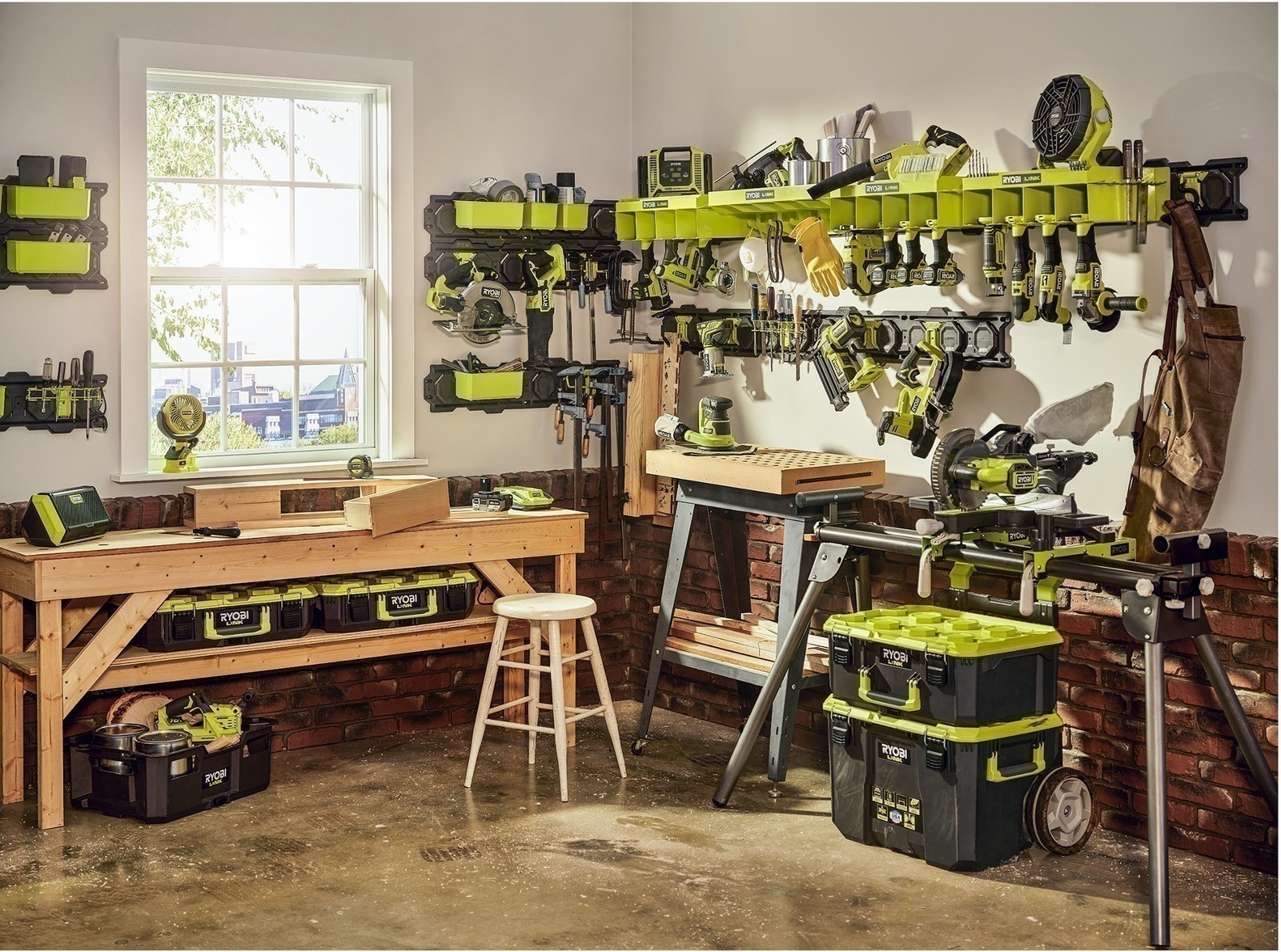 Ryobi instrumenti.